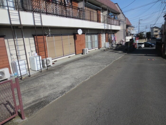 物件外観写真5　(駐車場)