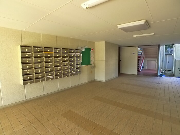 物件外観写真5　(エントランス部分)