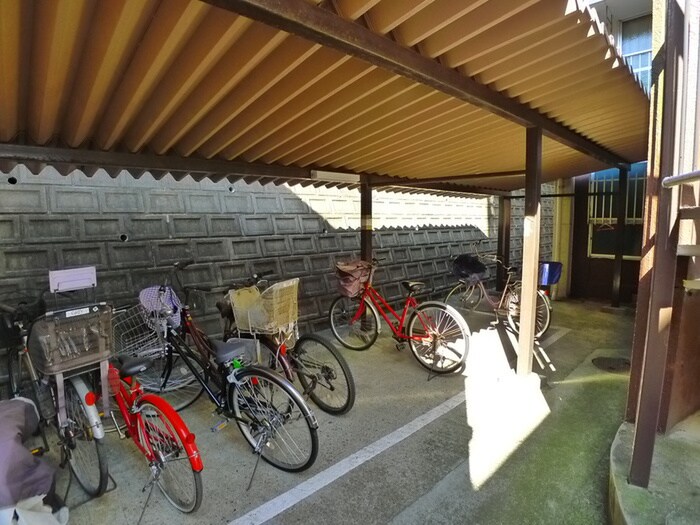 物件外観写真6　(駐輪場)