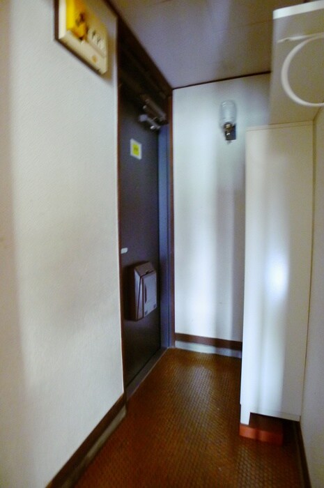 物件内観写真16　(玄関)