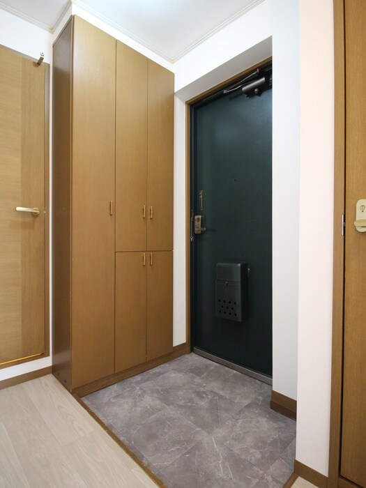 物件内観写真7　(玄関)