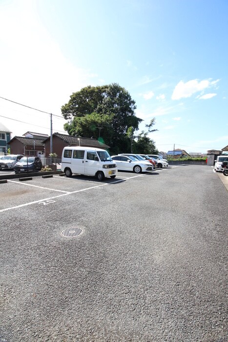 物件外観写真3　(駐車場)