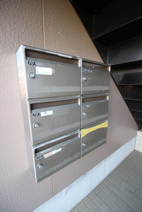 物件外観写真6　(エントランス部分)