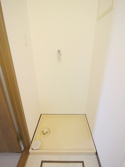 物件内観写真15　(洗濯機置場)