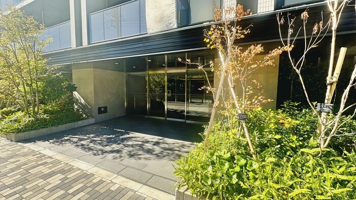 物件外観写真2　(エントランス部分)