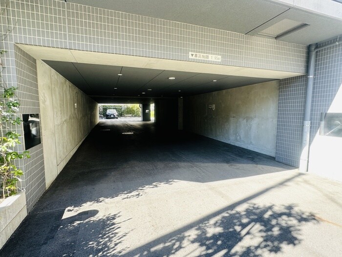 物件外観写真4　(駐車場)