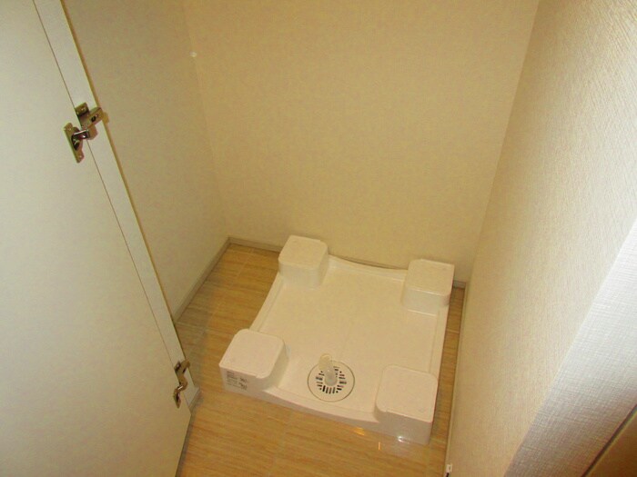 物件内観写真15　(洗濯機置場)