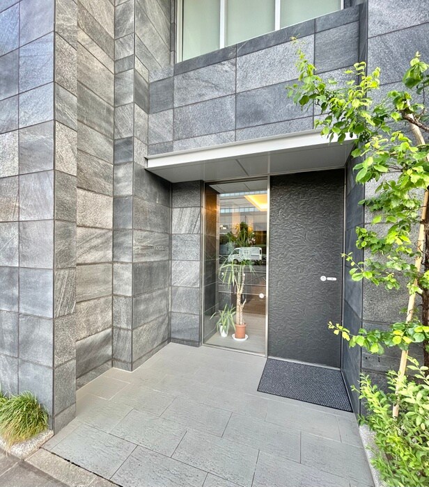 物件外観写真4　(エントランス部分)