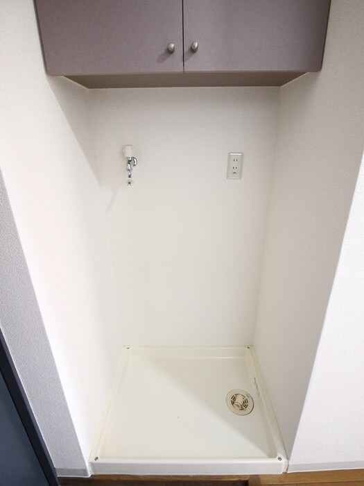 物件内観写真8　(洗濯機置場)