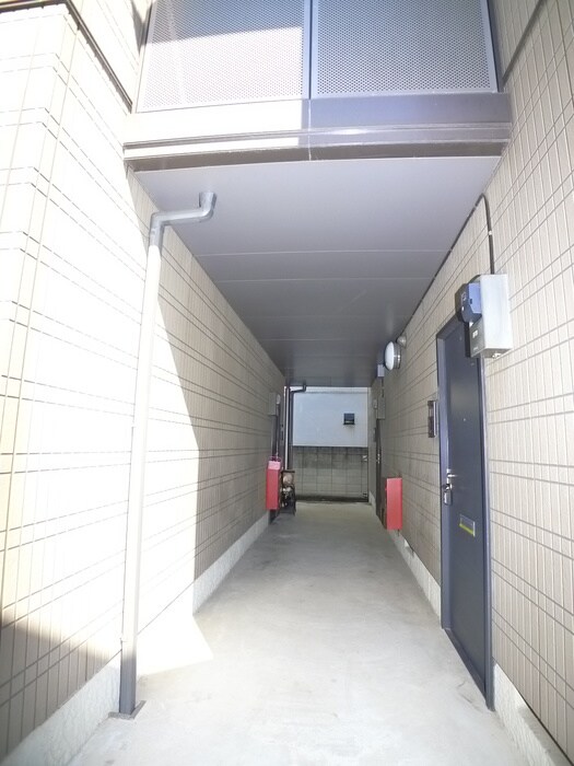 物件外観写真4　(エントランス部分)