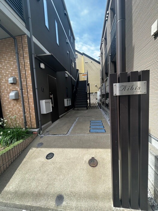 物件外観写真4　(エントランス部分)