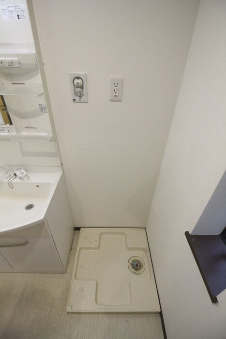 物件内観写真16　(洗濯機置場)