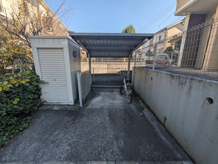 物件外観写真5　(駐輪場)