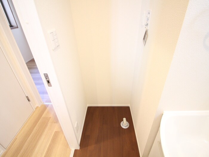 物件内観写真14　(洗濯機置場)