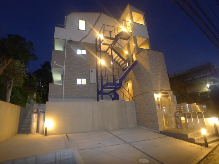 物件外観写真2　(駐車場)