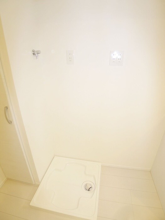 物件内観写真12　(洗濯機置場)