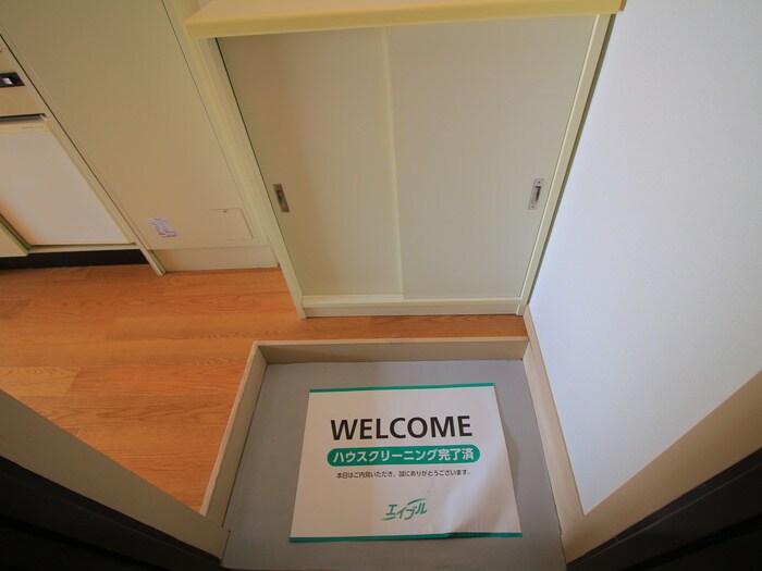 物件内観写真9　(玄関)