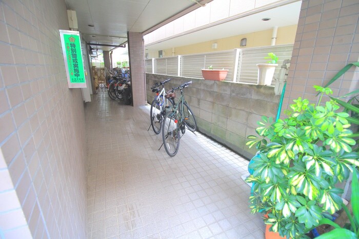 物件外観写真4　(エントランス部分)