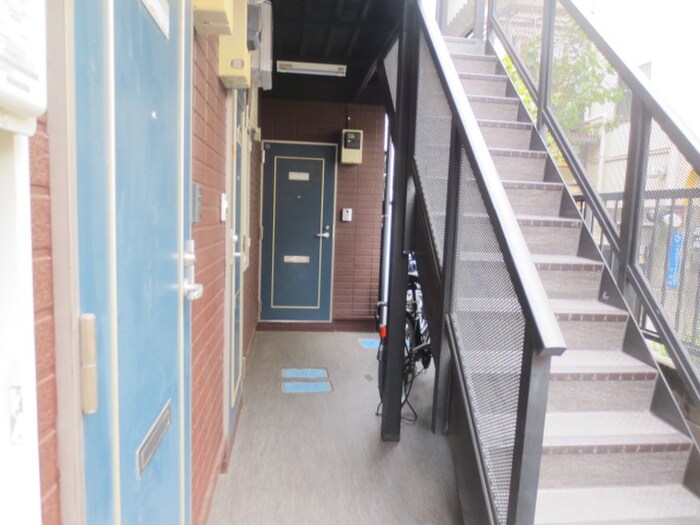 物件外観写真2　(エントランス部分)