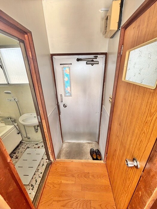 物件内観写真16　(玄関)