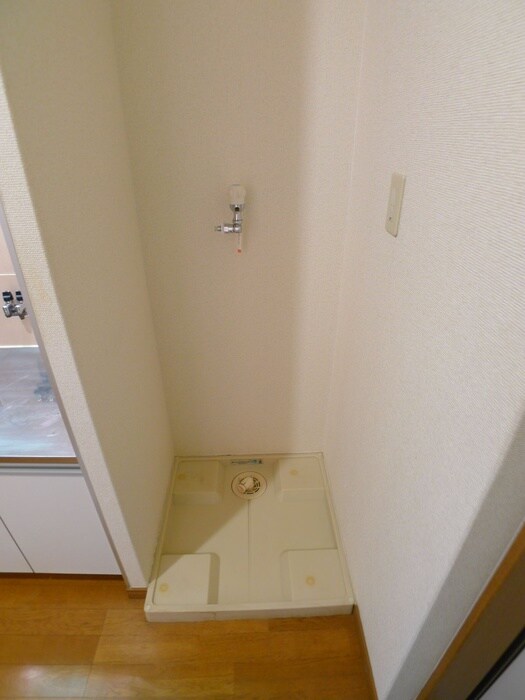 物件内観写真11　(洗濯機置場)