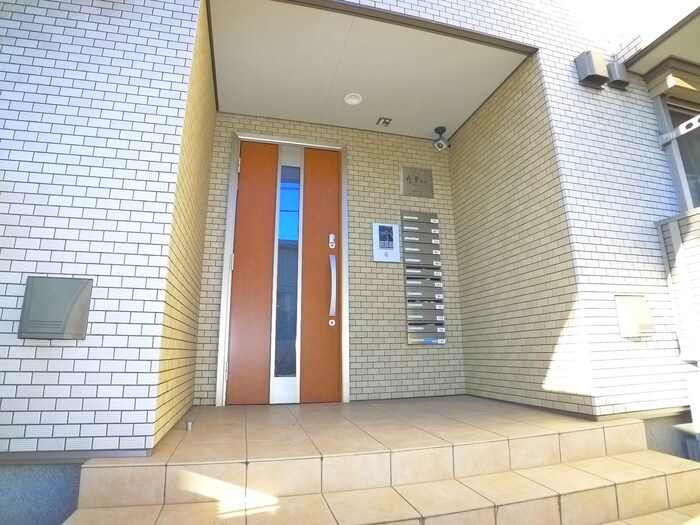 物件外観写真2　(エントランス部分)