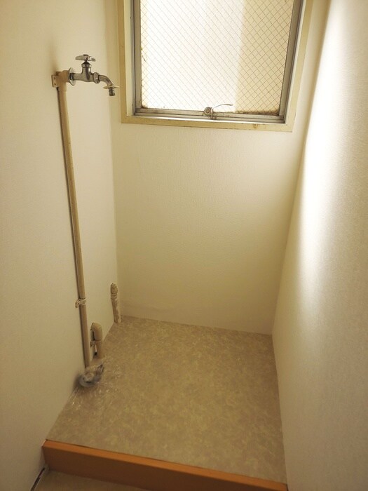 物件内観写真13　(洗濯機置場)