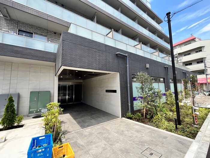 物件外観写真3　(エントランス部分)