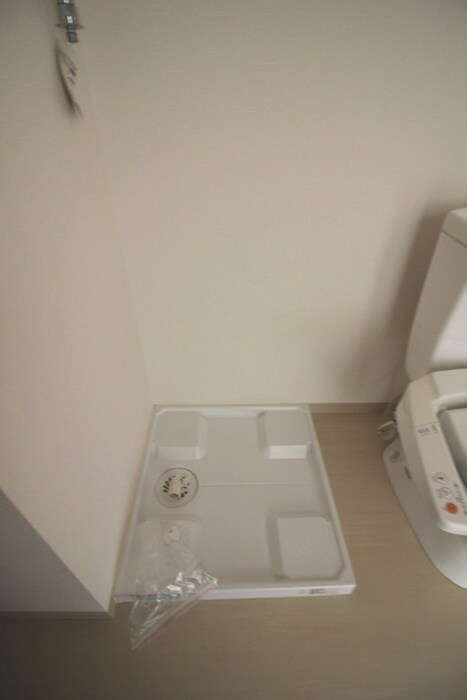 物件内観写真16　(洗濯機置場)