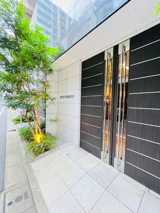 物件外観写真4　(エントランス部分)