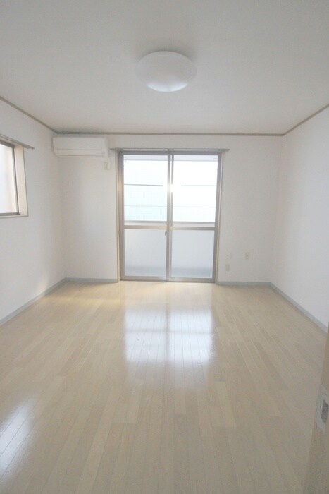 物件内観写真6　(室内からの展望)