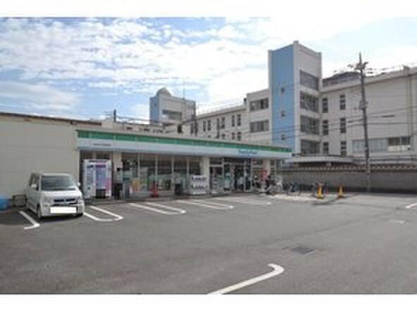 ファミリーマート　小金井中大付属前店