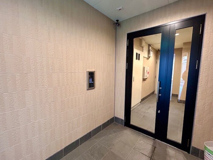 物件外観写真2　(エントランス部分)