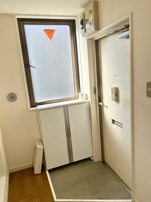 物件内観写真16　(玄関)