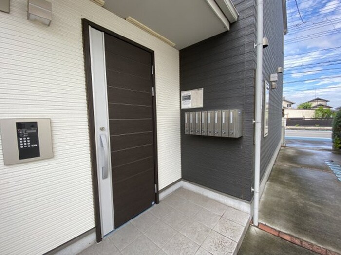 物件内観写真6　(玄関)