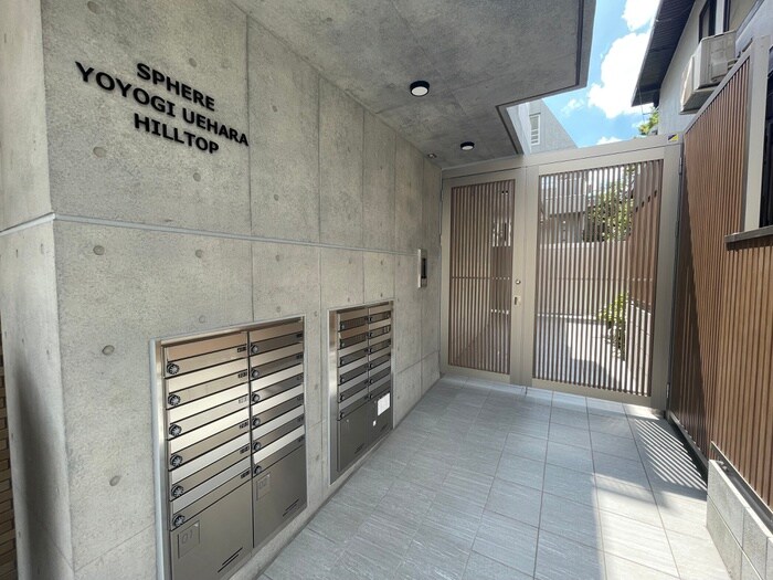 物件外観写真3　(エントランス部分)