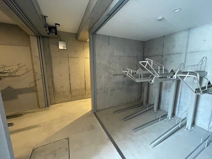 物件外観写真5　(駐輪場)