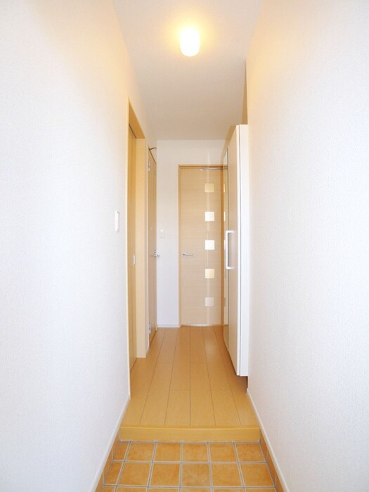 物件内観写真13　(玄関)