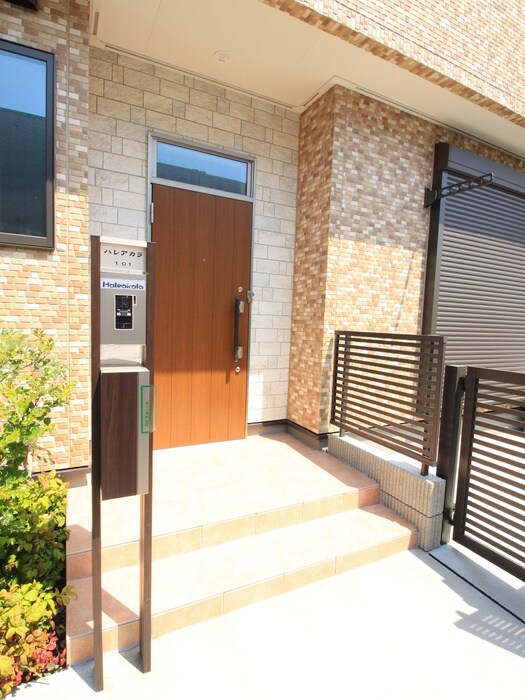 物件外観写真5　(エントランス部分)