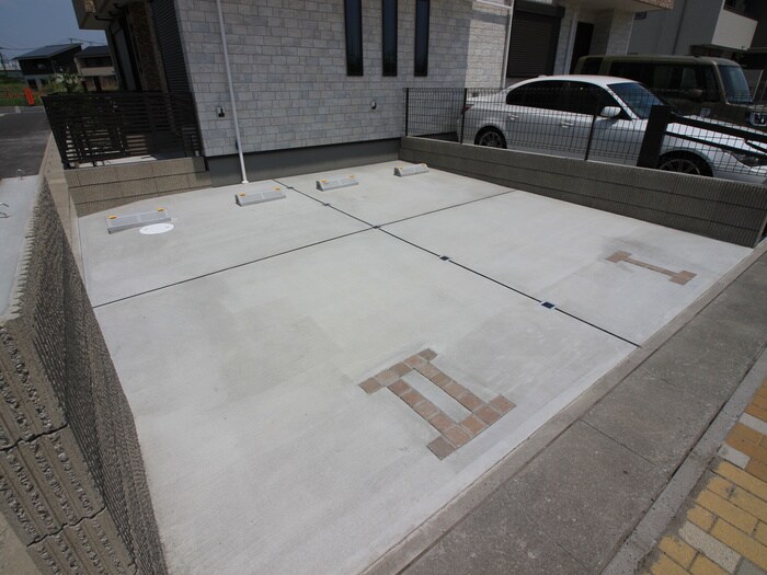 物件外観写真6　(駐車場)