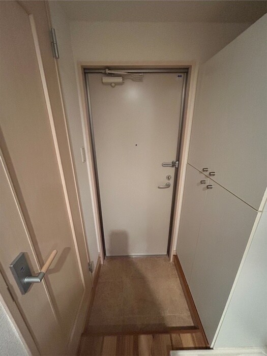物件内観写真16　(玄関)