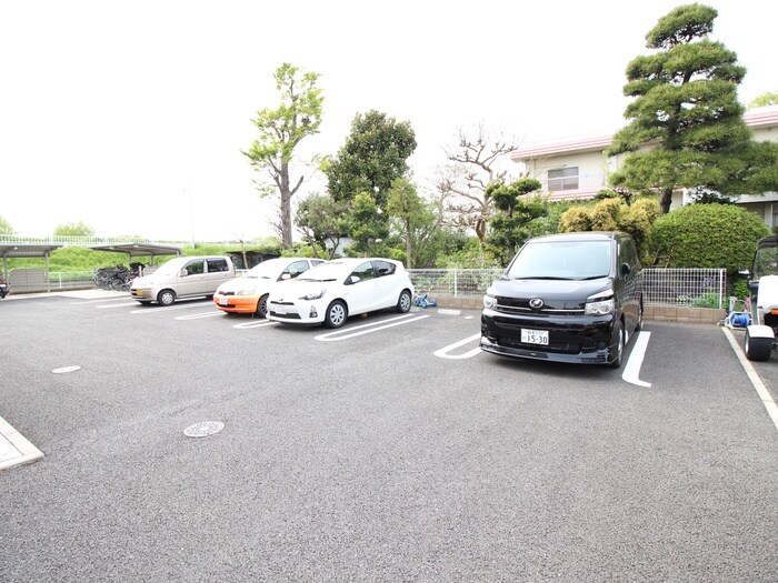 物件外観写真4　(駐車場)