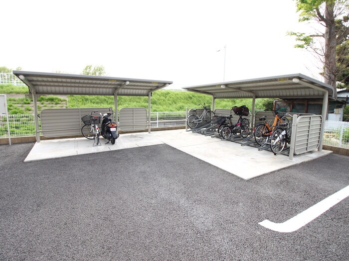 物件外観写真5　(駐輪場)