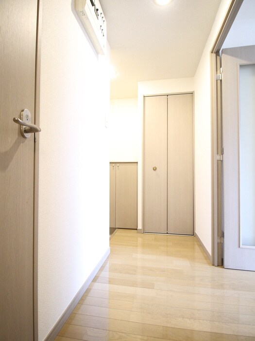 物件内観写真17　(玄関)