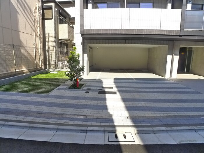 物件外観写真3　(駐車場)