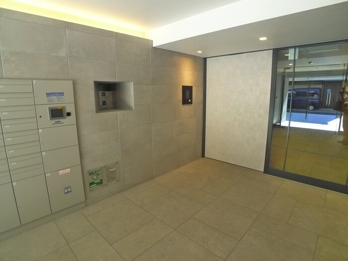 物件外観写真5　(エントランス部分)