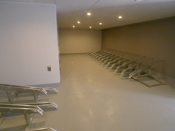 物件外観写真6　(駐輪場)