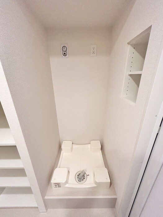 物件内観写真15　(洗濯機置場)