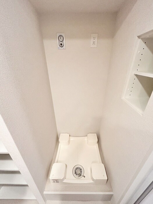 物件内観写真15　(洗濯機置場)