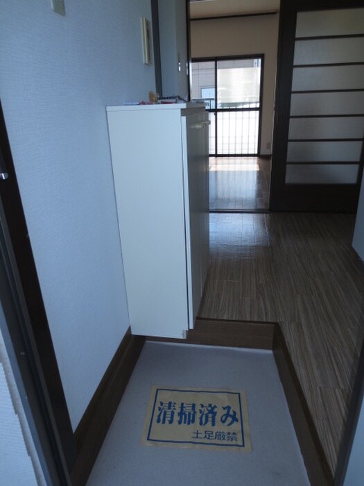 物件内観写真7　(玄関)